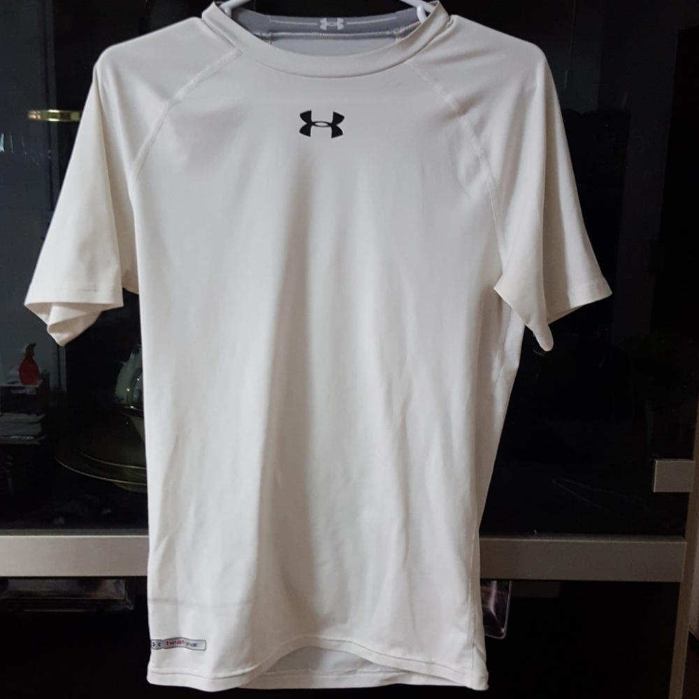 Under Armour large compression t shirt